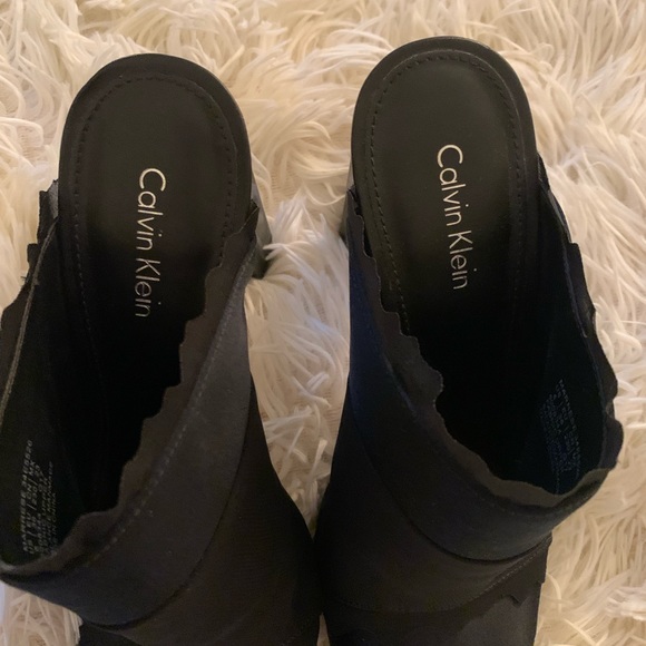 CK slip on  4 inch heel black - Picture 3 of 4